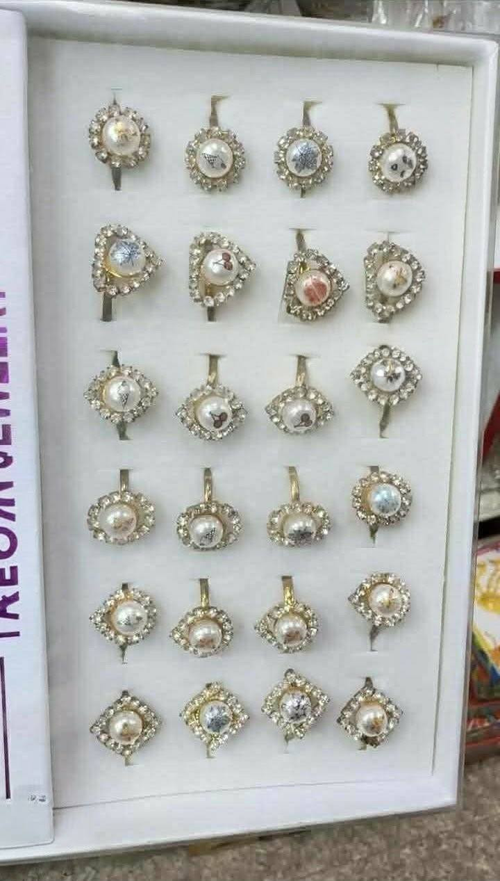 هه موو ئه مانه به رده سته
ناونيشان كه لار ئاواره كان 
***********
