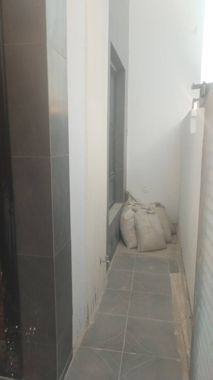 #لدينا_دار_للبيع مساحه 100 متر واجهه 6 وربع ونزال 16 طابو زراعي سند 25 قرار محكمه البيت يحتوي على3 غرف نوم وصاله وستقبال ومطبخ  العنوان بغداد الدورة مدخل البوعيثه مجمع شواطي دجله 
هاتف ***********
***********
