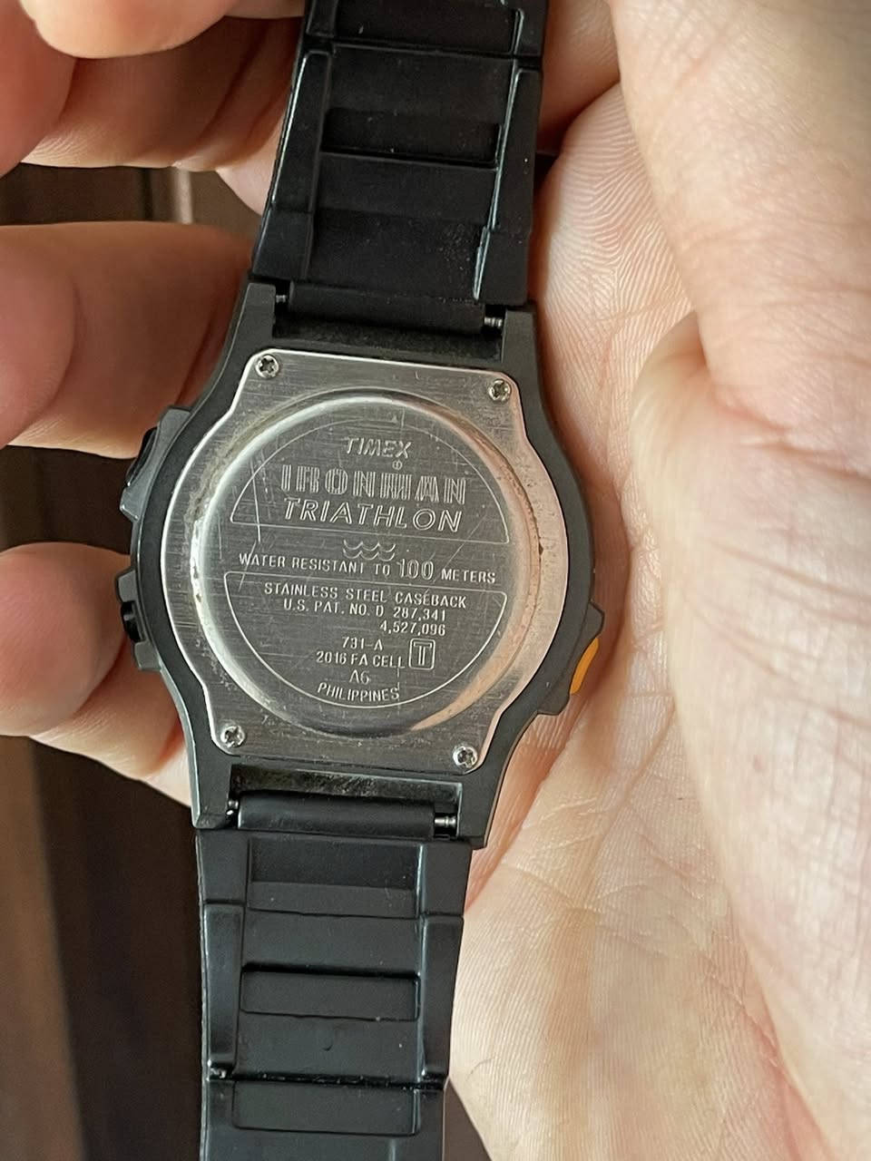 سلام عليكم ساعة ماركة العريقة TIMEX رقمية صنع أمريكي
تحتوي على عديد من مواصفات 

مثل وقت تاريخ يومي سبوعي شهري 

توقيت اكثر من دوله خمس منبهات شاشة لد جرس قوي 

معدن من الرتنج بل كامل سير ربر 

ضد ماء مفيده جدا النشطة اليومية 

عنواني بغداد الدورة يوجد توصيل بغداد ولكل العراق ***********
