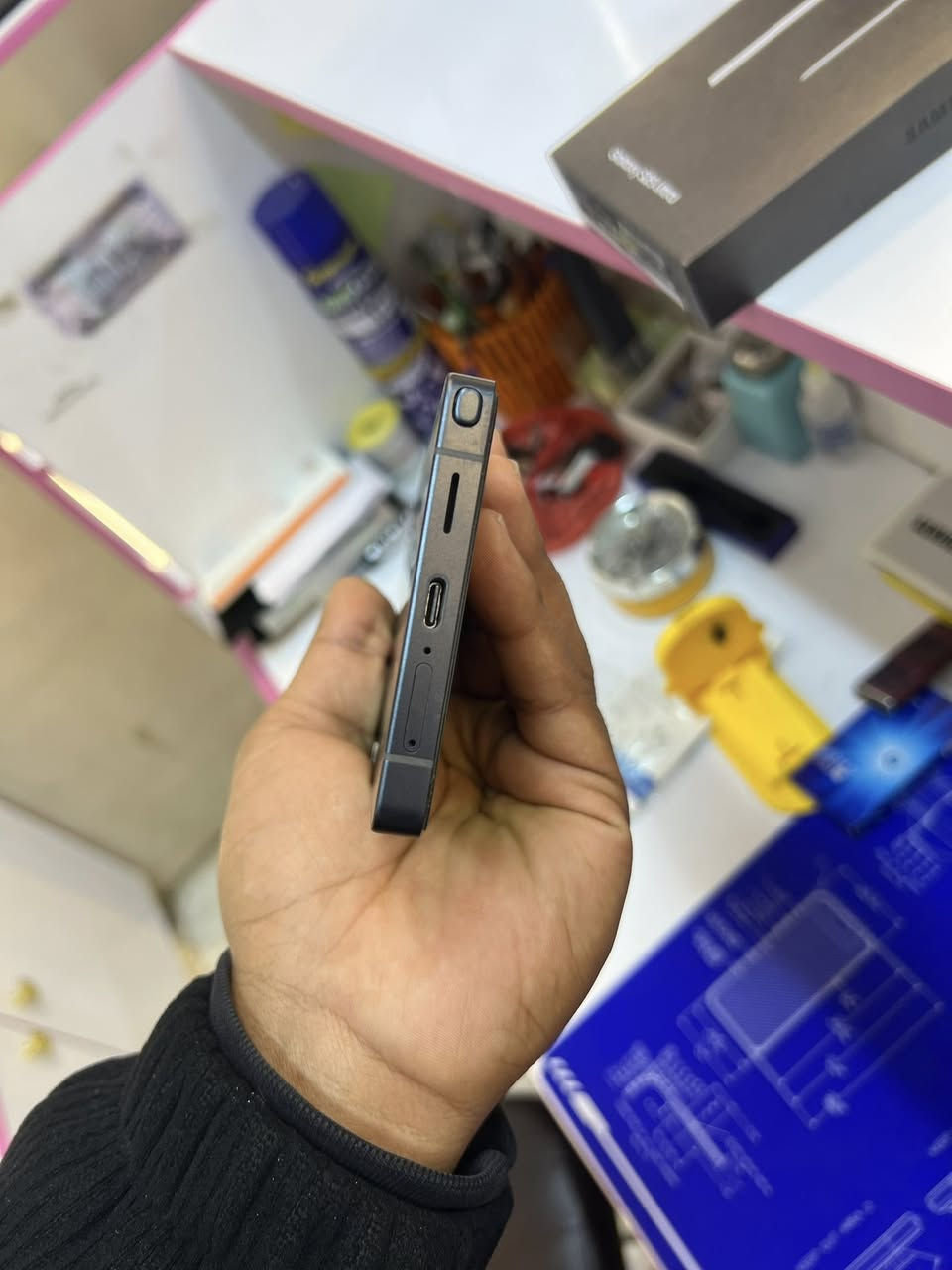 سلام عليكم جهاز S25 نضافه 100 /100. صارلي شهر وانص من ماخذه السعر واحد 350 عنواني كربلاء حي الامام علي للاستفسار ***********
