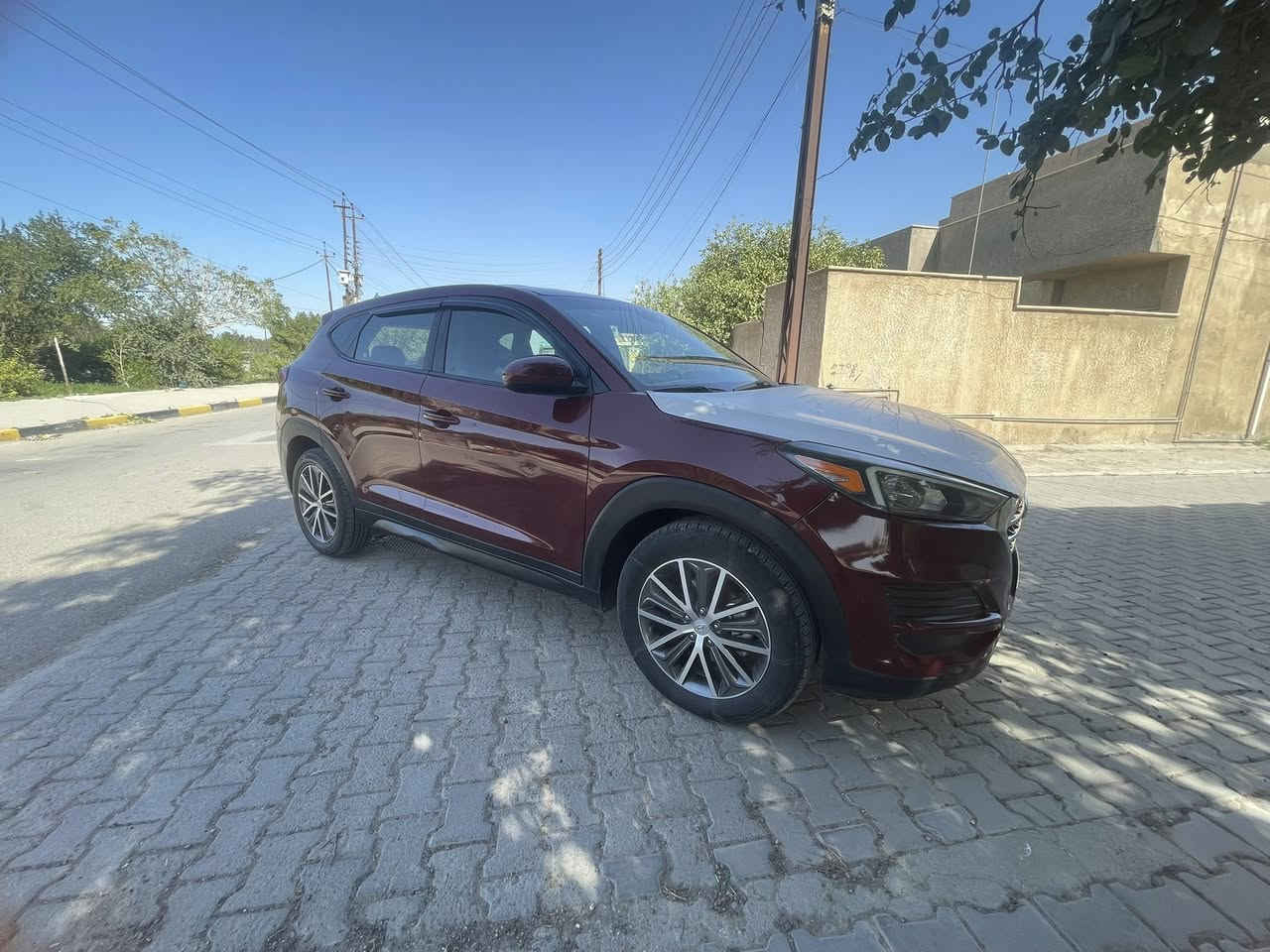 السلام عليكم
توسان موديل 19 
السياره جاهزه من كل النواحي مكينه كير تبريد تخم تاير صدر حداديه كل جاهز مال بيت ماشيه80الف بيه صبغ قطعه فقط الباقي كفاله من صبغ ضربه وفتح وتبديل 
سايد بريك بصمه 
تحكم ستيرن 
كامره جبيره 
كامره دوره 
حساسات اماميه خلفيه 
كامره اماميه 
قياده ذاتيه 
مكان بغداد 150وبيه مجال 
خير متواجد ع فيس بك شراي يتصل 
***********
