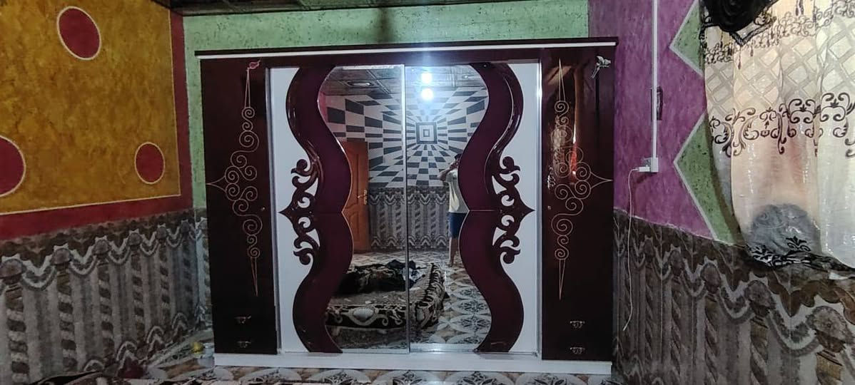 سلام عليكم غرفه اخشاب تركيه للبيع السعر ٤٠٠ وبيهه مجال قليل المكان زبير حي القائد***********
