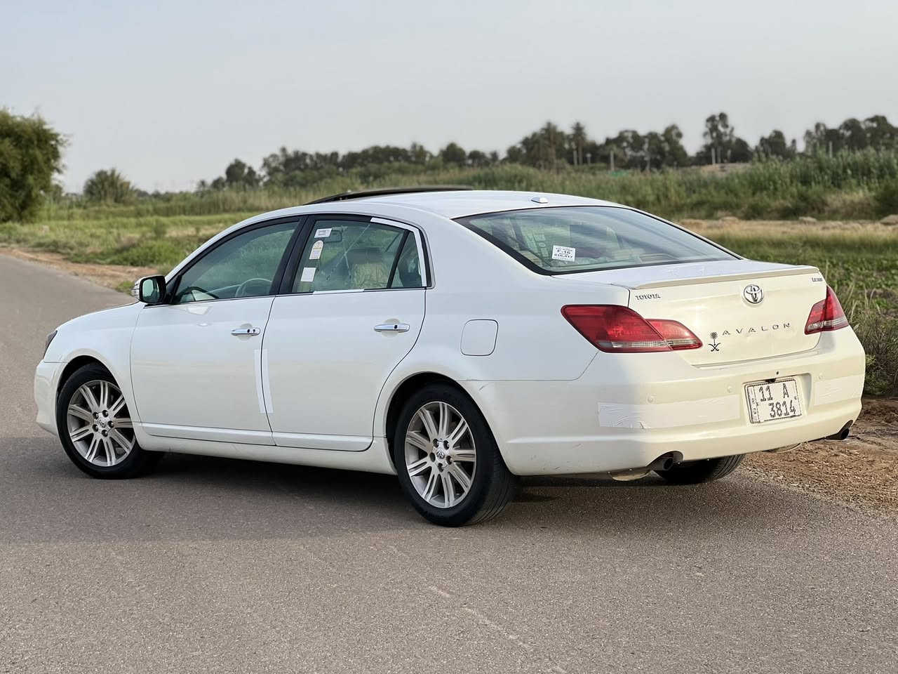 السلام عليكم 🤍
افيلون TOYOTA موديل (2008) خليجي 
رقم بغداد أنكليزي (باسمي) تحويل مباشر ثاني يوم محرك (3500) محرك وكير مكفولات حداديه امامي خلفي جديد 
تخم تاير جديد منضومه تبريد كامله جديده تبريد ثلج ❄️ 
المواصفات 
سلايد روف 
كشنات جلد +كهرباء 
خزن ميموري 
شاشه مع كامره خلفيه 
تحكم ستيرن 
بصمه أبواب عدد 5 
أنار ترحيب ع قرب 
وبعد هواي مواصفات بيه 
السياره بيه رشات صبغ شرط بدون ضربه فقط كلير سياره جديده مال بيت جني 
العنوان واسط 
السعر اتصل على الرقم او خاص بسبب النفوس الضعيفه 
رقم الهاتف ***********
