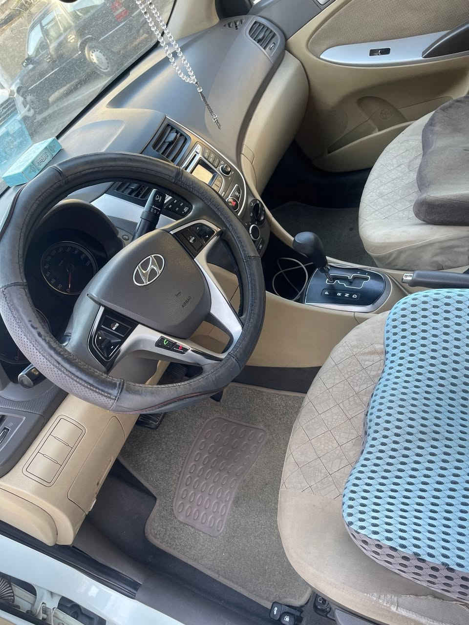 السلام عليكم 
اكسنت خليجي 2012 بلو
مكينه 1600 رقم بغداد سنوية ساقطة 
باسمنه سيارة 
منظومة تبريد بحاجة للصيانة 
بيه طخة يم قبغ البانزين بيه بارد مكانات بيه طخة جاملغ الامامي رايديه ب٩٤ $  ورقة
بغداد الكرخ للاستفسار ***********
