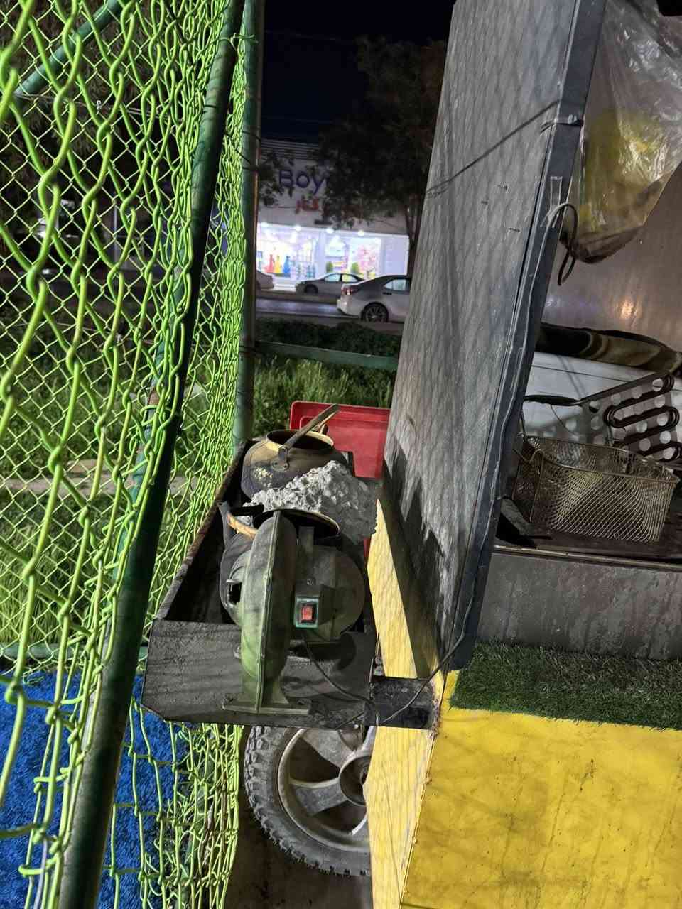 ئەم عەرەبانەیەمان هەیە بۆ فرۆشتن شتێکی ناوازەیە دیکۆرێکی جوانی هەیە بۆ چایچی یاخود بۆ لفەو یا شاورمە دەرەجەیەکە زۆر کەم بەکار هاتوە تازەو .لۆکە***********سعری380مەعمەلە
