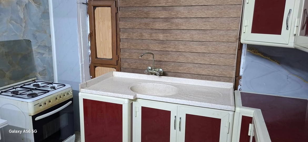 شقة مؤثثة للايجار منطقة هفالان سروران قرب شارع كويه غرفتين وصالة ومطبخ
***********
*********** أربيل, العراق
