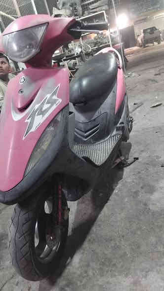 سلام عليكم عدله بلاديه ومختمه 
دراجه كفاله برغي مابيه نقص
مكينته تخبل لا صوت ولا نضوح ولا تبخير مكيتنه مامفتح بيه برغي دراجه ملاحهه يخبلن وكفراته اصليه دراجه شلعه معدل وجاهزه سلف وهندر كهربائياته كله شغاله دراجه نعومه الي ببالك كابيتر مجامع كلهه بلاديه الدراجه رايده ب900 وبيه مجال حك الجيه مكاني بغداد الدوره
*********** بس واتساب هم
