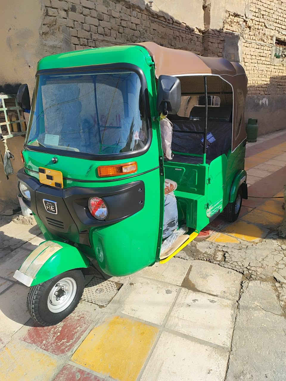 السلام عليكم تكتك للبيع ثلاثه وعشرين الدخوليه أربعة وعشرين كفاله عامه كامله مكمله اوراق أصولية تكتك ما عايزه شيء بيه كم رصعه الي يحب يتصل هذا رقمي ***********
