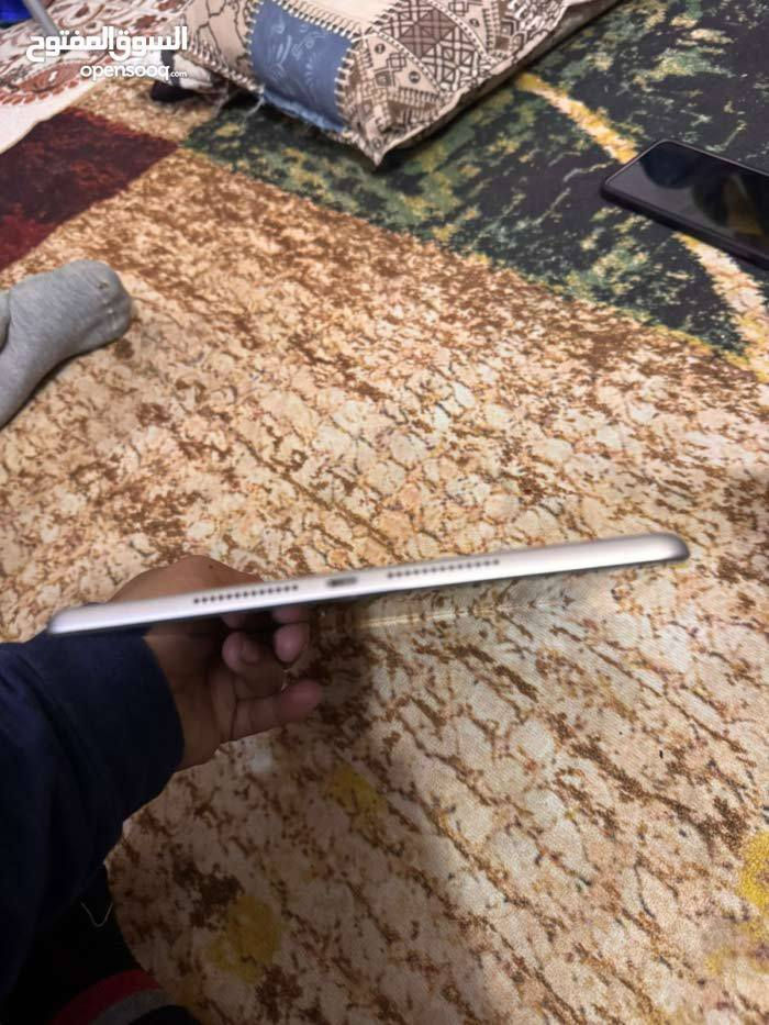 السلام عليكم
ايباد 9
ذاكره 256
بطاريته 86
الجهاز كفاله من الزلغ
فقط شاحن ويا
السعر 300الف //أو مراوس 
عنواني بصرة قبله شارع السوق الكبير
***********
***********
