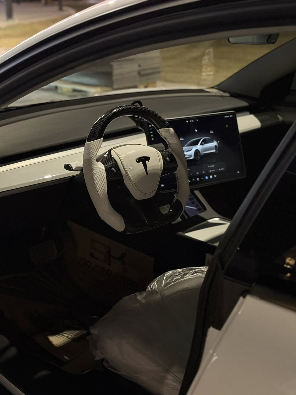 البيع تسلا مودل 3
موديل 2023 
ماشية 27 الف 
السعر 175 
حادث جاملغ وباب 
بدون شواصي 
السياره مصروف عليهه 
عليهه دركه كاربون فايبر 
وغرفة بيضة 
وستاند شاشة متحرك 
وجنح كاربون فايبر 
 وكت داخلي ابيض 
للاستفسار ***********
