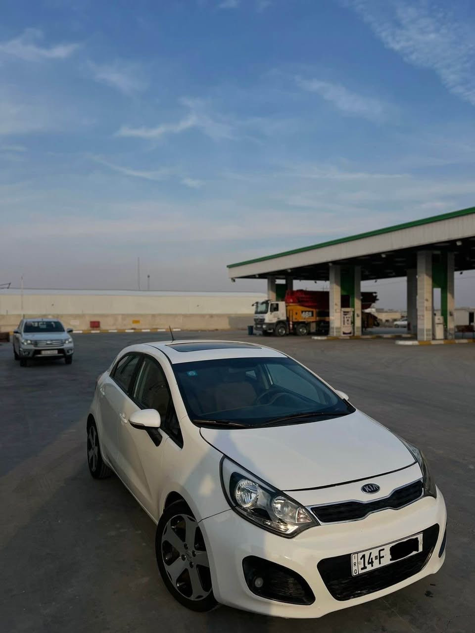 السلام عليكم ***********
كيا ريو خليجي 2014 
فول عدا البصمه 
محرك 1600 دوش 
مكفوله السياره كير ومكينه 
تخم تاير جديد 
تبريد ثلج 
سياره جاهزه وحلوه 
شاشه وكامره 
رقم بصره دولي سنويه لل 29 بأسمنا 
سعرها 85 بي مجال قليل 
مكانها البصره ابو الخصيب مهيجران 
رقمي *********** ابو الخصيب, البصرة
