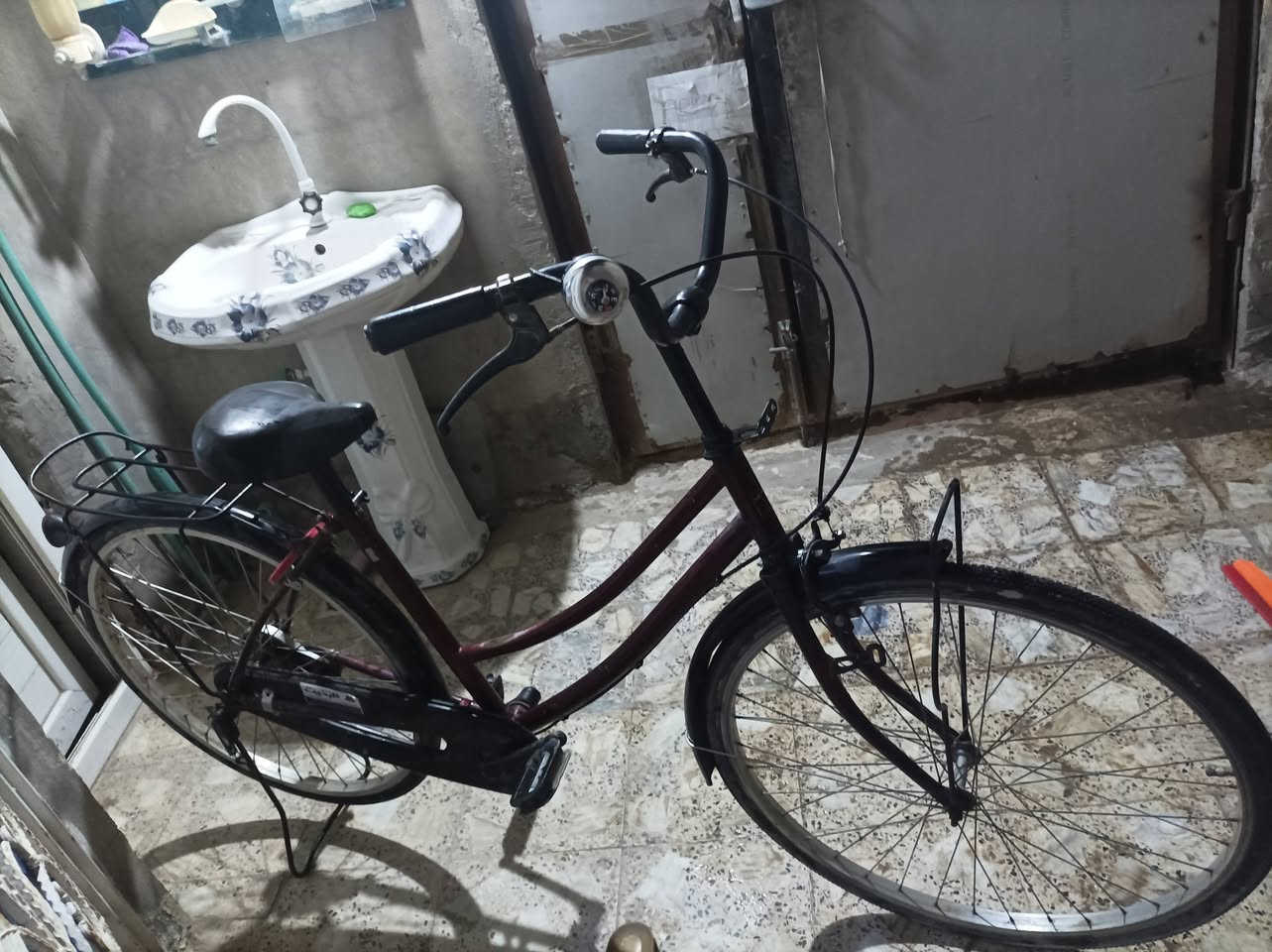 السلام عليكم باسكل اللبيع حجم 26 السعر 100وبي مجال ***********
