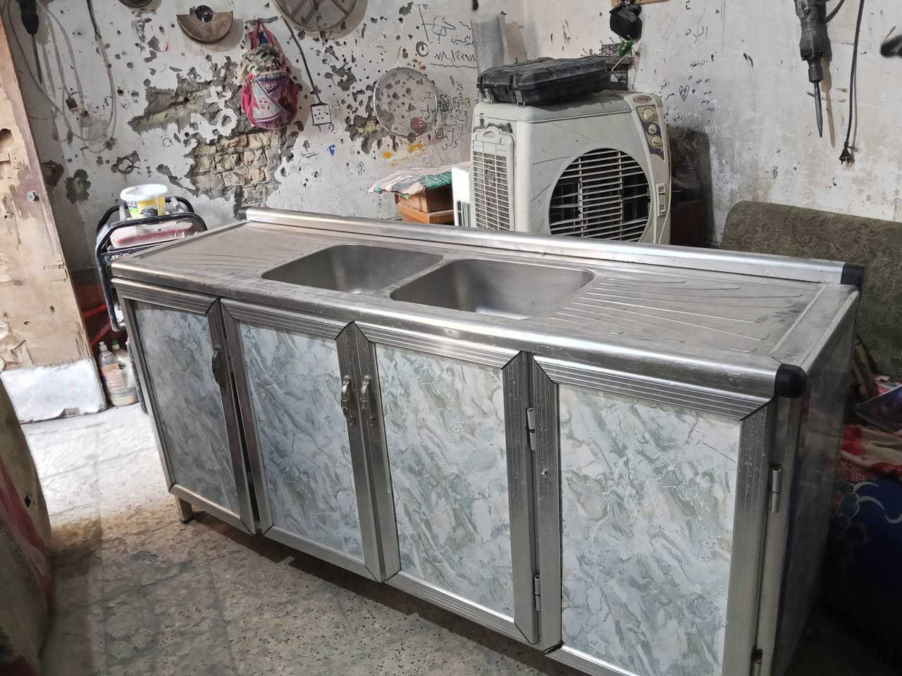 سلام عليكم ميز سنك الالمنيوم حوضين للبيع 50 رقم ***********
