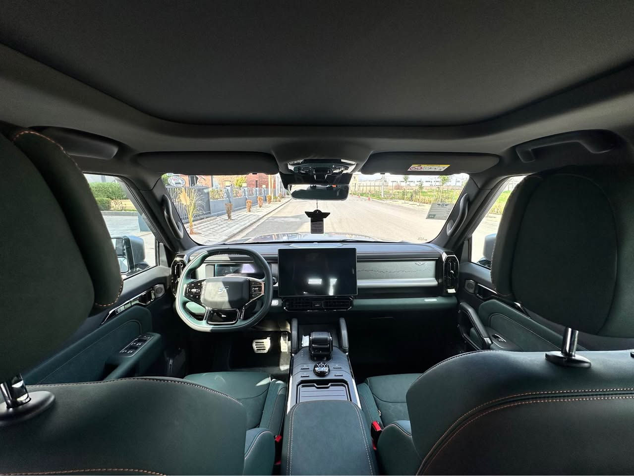 جيتور T2 2025 ضمان شركه هارلم JETOUR T2 2025 
]

بعدها داخل الضمان جميع صيانات و تبديلات الدهن داخل الشركة
رقم اربيل  الدولي الجديد ب اسمي تحويل ثاني يوم

ماشية   ٣  الف زيروو  كيلو بعدها بحالة الزيرو 
مكفولة كفالة عامة السيارة مابيها اي ملاحظه على وضع الشركة
سياره بعدها بحاله الزيرو 
فول مواصفات 1/1 
محرك 2000 تيربو
دفع رباعي دفلوك منفصل
دخول ذكي و تشغيل ذكي و تشغيل عن بعد 
سقف بنوراما 
داخل صحراوي و اسود ، كشنات جلد و شامواة بيجي
راداراتً 360 و كامراتٌ 360 و حساسات 360 
قيادة ذاتية ، اوتو هولد ، 
اوتو ستارت ستوب ، كروس مثبت سرعة
كشنات كهرباء سائق و راكب معه تبريد و تدفئه امامي خلفي
معه تبريد شاشة مناخ منفصل بين سائق و راكب 3 قطع تبريد
انارة داخلية على كامل الابواب ودشبول متغيره 64 لون 
‏‎8 ايرباك
‏‎12 نظام قيادة
‏‎سستم صوت 12 مكبرة صوت من SONY 
‏‎شاشة جبيرة تدعم ابل كار بلي ، و اندرويد اوتو
‏‎عرض ضغط الاطارات , حراره الاطارات
‏‎منافذ طاقه تايب سي ، يواسبي امامي خلفي
‏‎و شحن لاسلكلي
وبعد بيها هواي مواصفات أربيل, العراق


**إذا كنت صاحب هذا الإعلان وتريد حذفه لأي سبب، رجاءا أرسل رسالة إلى الدعم الفني**