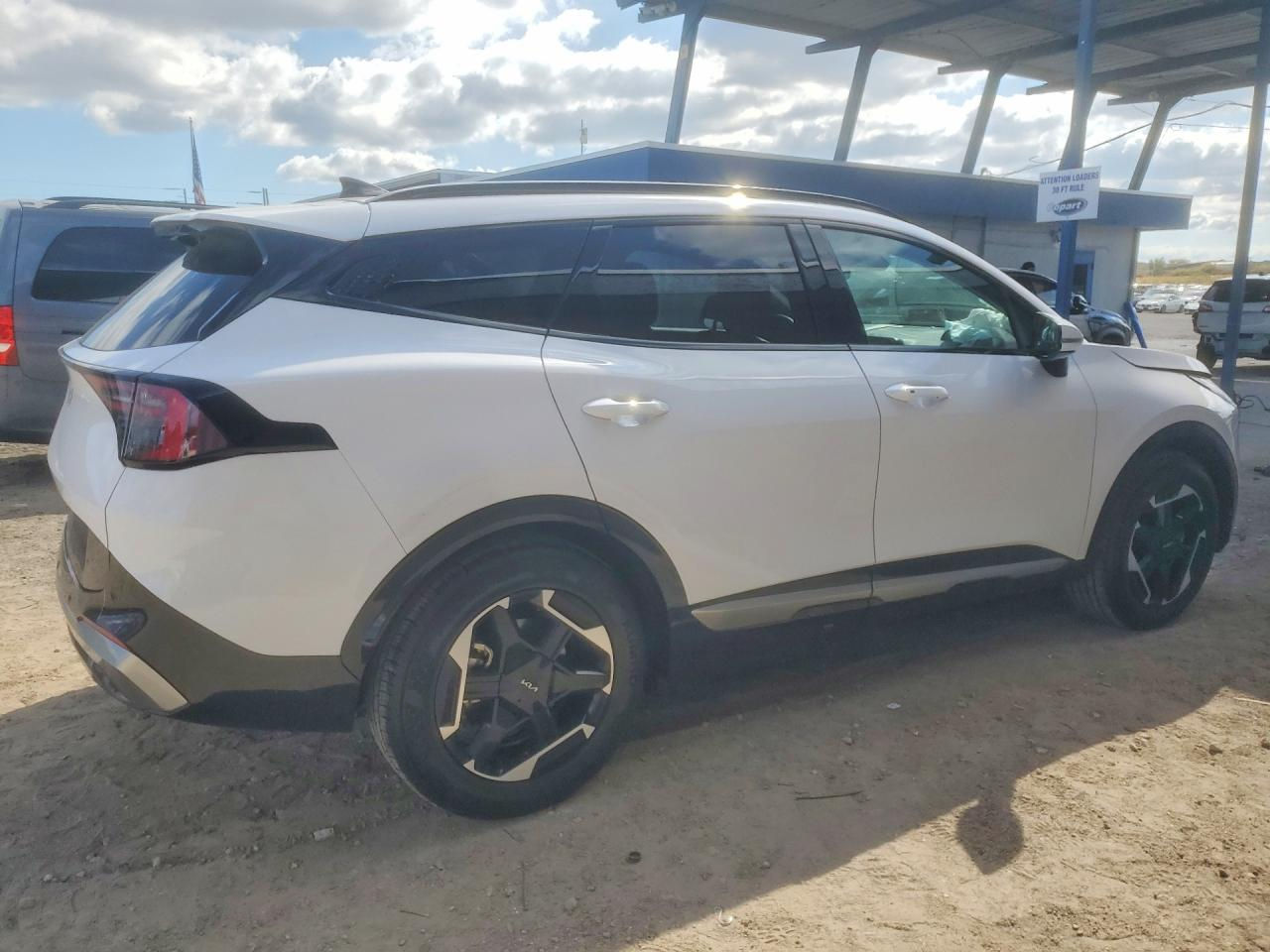 🚨 تنويه مهم
هذه السيارة معروضة في المزاد الأمريكي 🇺🇸
والمزايدة والشراء تتم عن طريق مكتب الباخرة للمزادات 🇮🇶
🔥 تدخل بكتاب الشهداء
───────────────
🚗 نوع السيارة:2026 KIA SPORTAGE SX
📅 تاريخ المزاد:الخميس 01-01-1970
💰 السعر: يتحدد داخل المزاد
📊 الممشى:357 ميل فعلي
🛠️المحرك: 4 سلندر / 2.5 لتر
───────────────

🔥 مجاناً مجاناً مجاناً
📄 تقرير كارفاكس مجاني بدون أي مقابل
───────────────

🚗 سحب السيارة خلال 24 ساعة من وقت التسديد
💸 حسابات مخفّضة وعمولات أقل من السوق
───────────────

🚢 الشحن متوفر من:
🇺🇸 🇨🇦 جميع الولايات الأمريكية والكندية
➡️ شحن مباشر إلى العراق
➡️ العقبة – جبل علي – ميرسين
───────────────

🛃 تخليص كمركي كامل من ميناء أم قصر
🏔️ تخليص كمركي إلى إقليم كردستان
🇯🇴 شحن مباشر إلى عمّان (العقبة)
🇹🇷 شحن إلى ميناء ميرسين – تركيا
───────────────

🏢 فروع الشركة:
📍 الفرع الأول: بغداد – السيدية – الإعلام
📍 الفرع الثاني: الإمارات العربية المتحدة – الشارقة – الصناعية 4
───────────────

👥 مجموعة البيع والشراء:
https://www.facebook.com/share/g/17pXXBgeeU/?mibextid=wwXIfr

───────────────

🎵 TikTok:
https://www.tiktok.com/@al_bakhera?t=8qGOLioZlVE&_r=1

───────────────

📞 للاستفسار والتواصل:
+9647739115599


**إذا كنت صاحب هذا الإعلان وتريد حذفه لأي سبب، رجاءا أرسل رسالة إلى الدعم الفني**