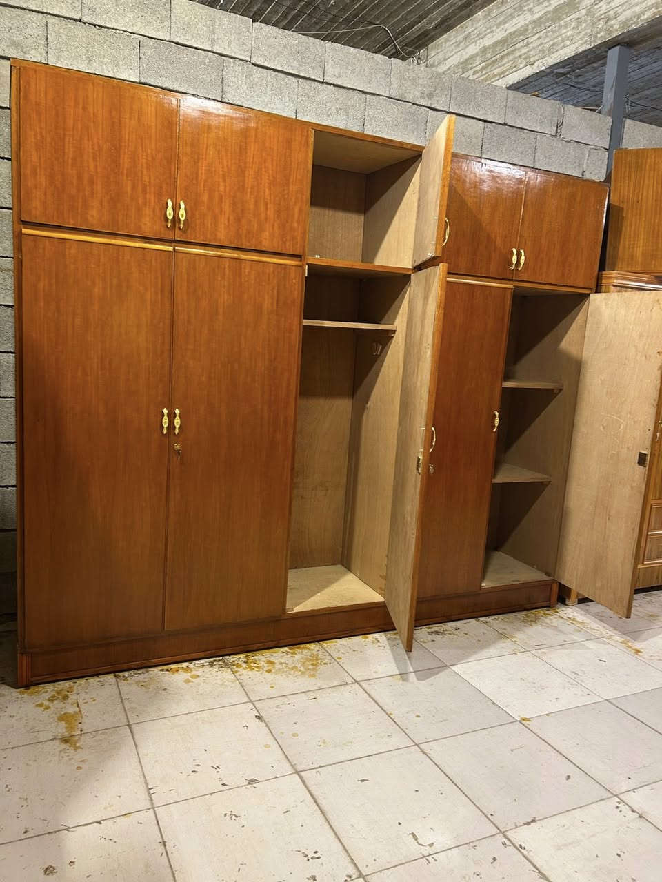 غرفه للبيع 🔥🔥
5 باب ملحق 🚪صاج دنك ظهر الكنتور چمبر شغل توصي ثقيل تكمه🔱⚜️👍🏻👌🏻🔥🔥
للاستفسار الاتصال على الارقام 
اسيا 📞(***********)
كورك📞  (***********)
عنواننا موصل 
حي الحدباء سايدين الصديق معرض عمار ابو حمزه قرب كماليات سند ⭕️⭕️
مستعدون لشراء غرف النوم والكناتير الصاج 👍🏻
