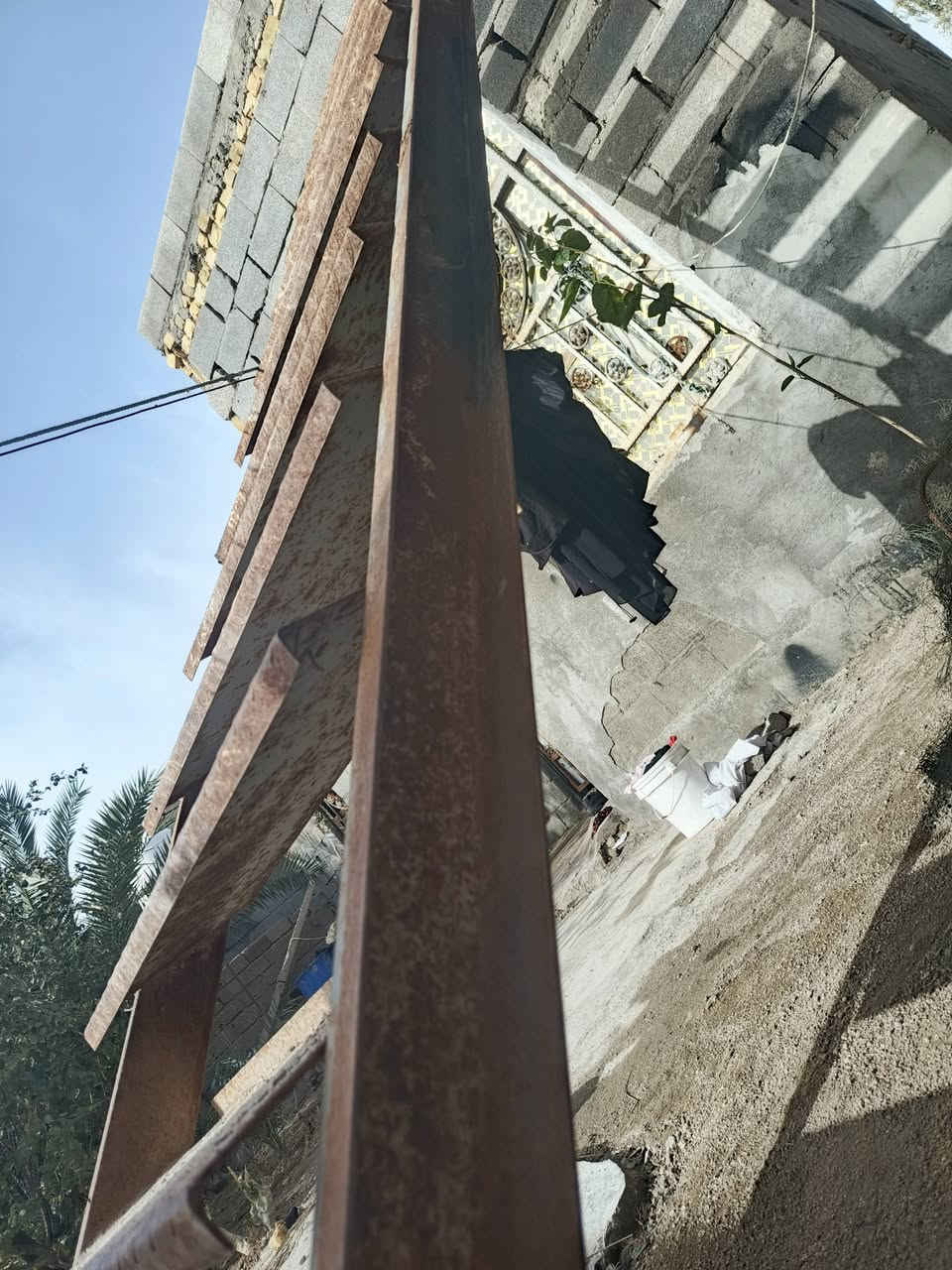 درج للبيع خارجي 18 بايه حديد كله ثقيل مكان بصره كرمت علي ***********
