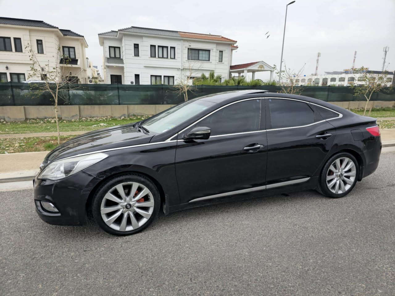 هۆندا ئەزێرا  ٢٠١٢
مەکینە 3.0ی 6 پستن 
فول فول مواسەفات 
سلایت 
پانۆراما 
شاشە گەورە 
کامێرا
٢ دەرگا بەسمە 
بەسمەیە 
کوشین جلد 
کوشین خەزن و کارەبای 
کوشین هیتەر 
٣ پەردە بیلاد 
ئاوێنە شەفت و کارەبای
سوکان ڤۆلیۆم 
تەعدیل سورعە 
سەیارەکە بێ سبوغە هیچی نیە 
گێڕ و مەکینە نەکرایتەوە بیلاد بە شەرتی فەحس و وەستا 
سەیارەکە زۆر توندو تۆڵە هەمو شتێکی بە شەرتە ماڵی دۆستە 
ڕەقەم و سەنەوی و ژینگەی نوێیە 
بەناوی خۆمە 
نرخي 118و مەجالێکی برایانە 

 ***********
هەولێر أربيل, العراق
