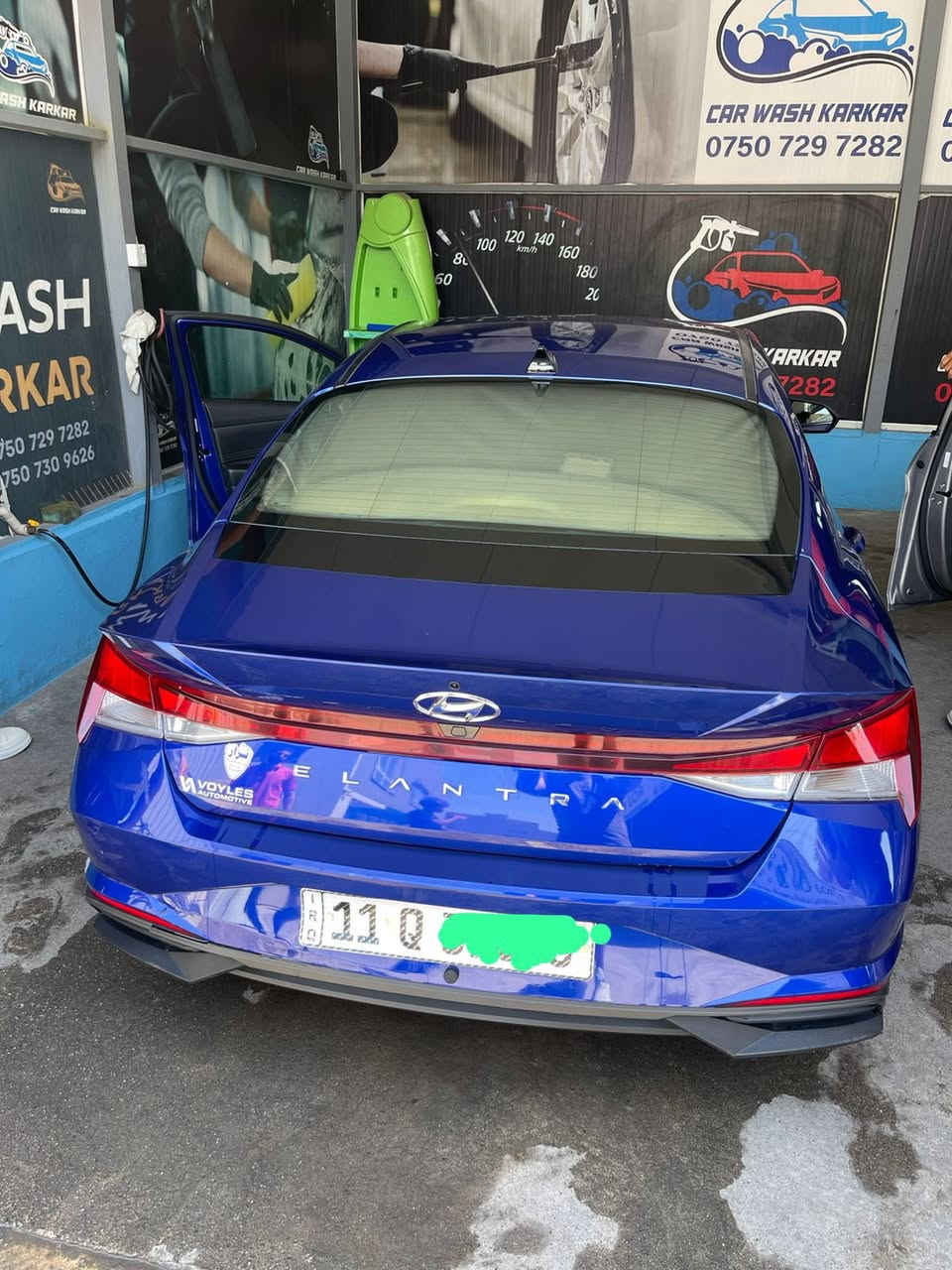 السلام عليكم 
هونداي الالنترا موديل 23 معوقين بغداد امريكي حادث جداً بسيط لا ايرباك ولا دواخل ولا صبغ فقط بارد مثل ما موضح بصوره سياره جديده بمعناه الكلمه كفاله من كلشي مواصفات خير من الله 
شاشه متصله بصمه وتشغيل عن بعد وصندوق ذكي عند الاقتراب كشنات تدفئه سايد بريك بصمه رادار امامي خلفي جانبي خروج عن المسار هواي مواصفات ب157 وبيها مجال بسيط  ***********
*********** واتساب
