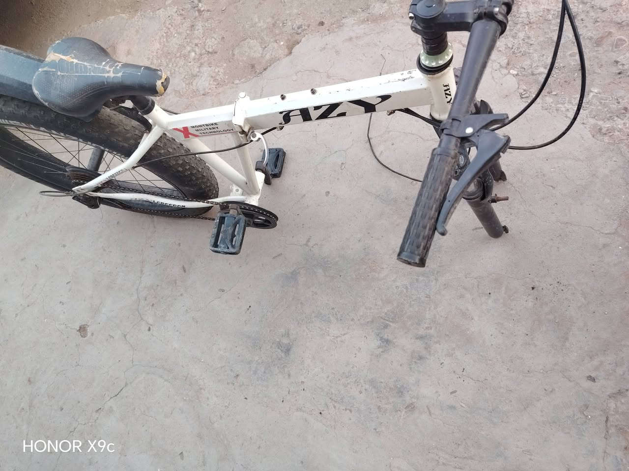 السلام عليكم بايسكل للبيع قيم وخذ
تفصيخ او كامل نقص البايسكل بس ماشه وتاير مامي ويل  فقط مكاني بغداد زعفرانيه ***********
