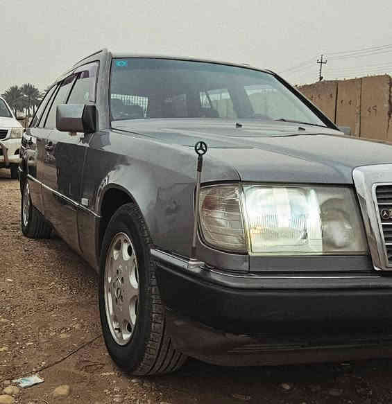 للبيع مرسيدس بنز 300 موديل 1990 – فرصة
سيارة شد بلدها، نظيفة من الداخل والخارج
محرك بلادي على الشرط، أداء ممتاز
مكـانيك 100٪ بدون أي صرف
تخم تاير جديد
حدادية 90٪
تشغيل يومي – جاهزة للمستخدم فوراً
مكان سياره بغداد  = سعر 58 وبيه مجال   
***********
