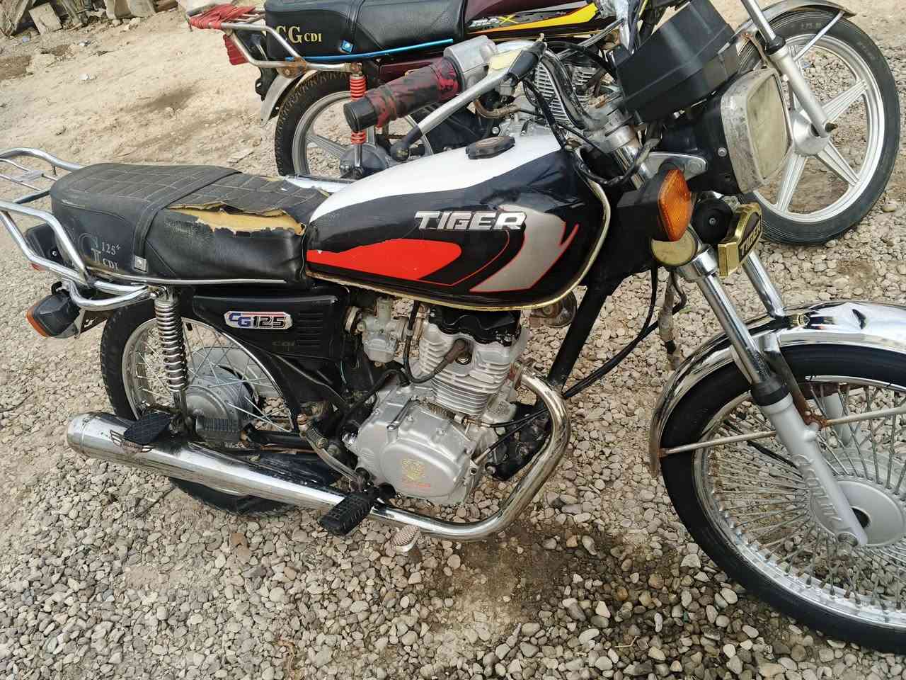 دراجتين للبيع مكفولات
تايكر موديل 21 أوراق محرك مكفول كهربائيات شغاله السعر 425 وبيه مجال 

سافان موديل 20 أوراق اصولي 6 محرك مكفول كهربائيات شغاله نقص شخاطه مال سلف السعر 450 وبيه مجال 

العنوان واسط العزيزيه ***********
