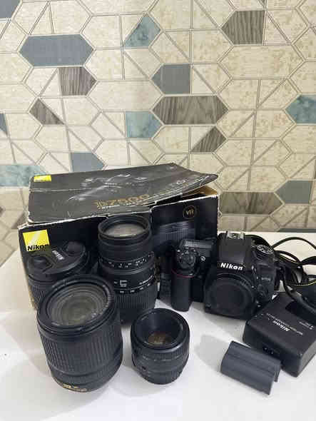 سلام عليكم  كاميرا نيكون  d7500 للبيع 
مع مجموعة عدسات وبطاريتين و شاحنة وارتونها وحزام للاستفسار خاص او ***********
