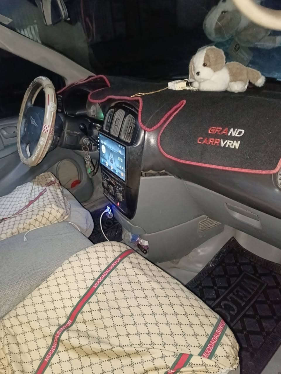 دوج كرفان للبيع موديل 2007 ثلاث قطع تبريد تخم تاير صدر جديد باتري جديد ترايك وين تريد السعر 83 وبيه مجال بسيط بسمي السياره رقم انكليزي ثاني يوم احول ***********
