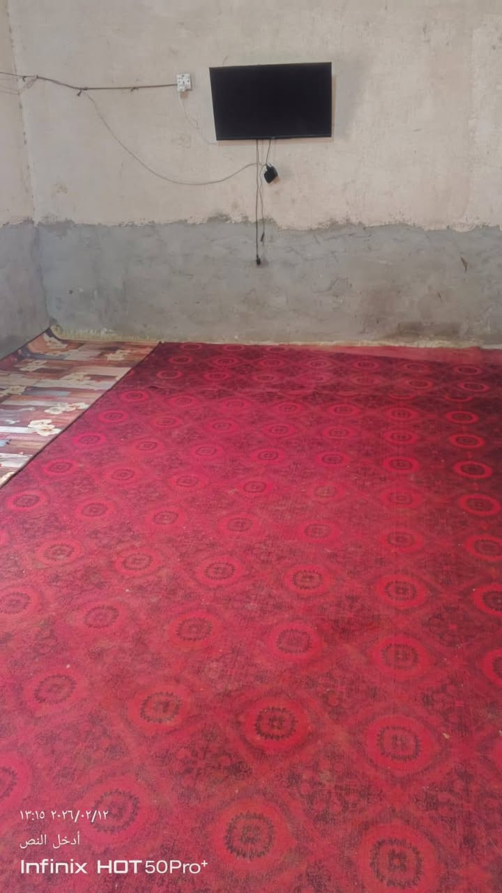 بيت لبيع مساحه البيت 400متر البيت متكون 

غرفتين طول5 وعرض 3 صاله 9 امتار مطبخ طول 5 وعرض 2500 البيت يرادله بس بورك  برانيه ما كامله بس اساس  الببت بل محصيره سند 25 سعر البيت 60 وبيه مجال الاستفسار ***********
