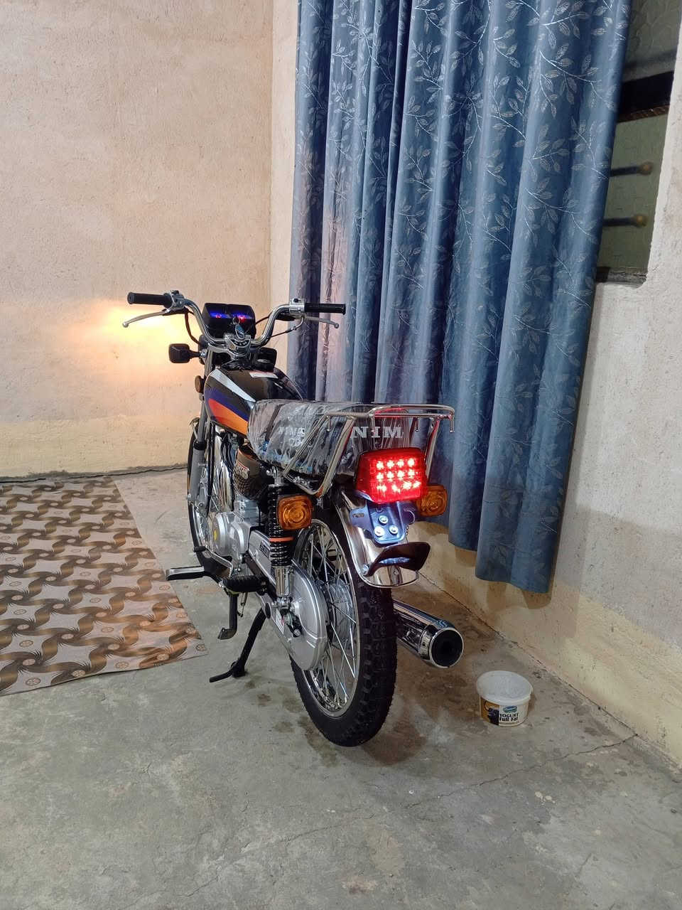 امتياز للبيع جديده مكفوله رايدها 700 وبيها مجال قليل  مكاني شارع80 رقم‏‪0781 088 7843‬‏
