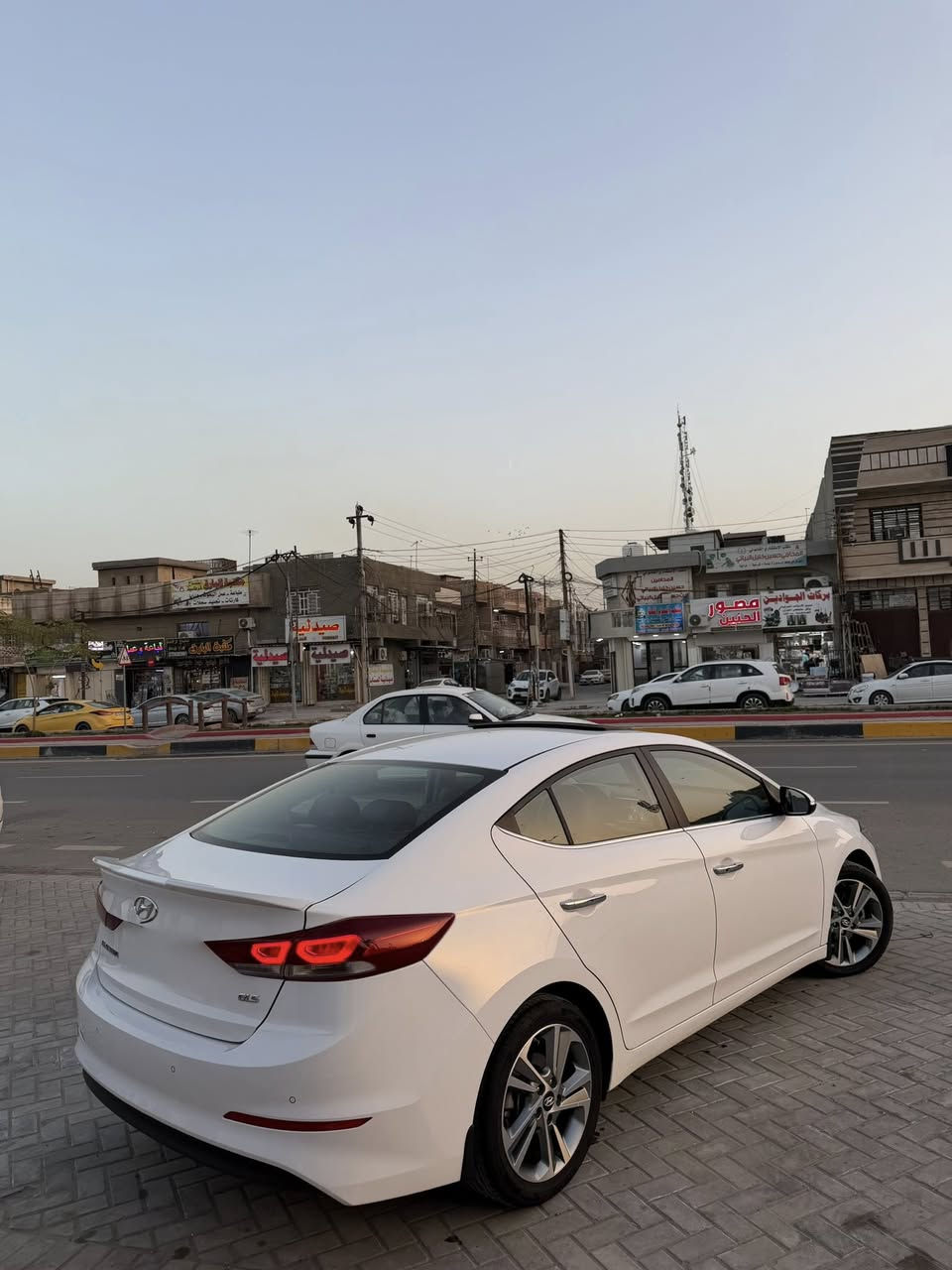 النترا 2017 وارد ايراني VIP فووول مواصفات
حساسات امامي خلفي 
شاشه كامره اصلية 
تدفئه وتبريد كشنات امامي 
تدفئة كشنات خلفي 
تدفئة مقود 
3 انضمة قياده 
تحديد مسار 
رادارات 
مري قلاب عند الرجوع 
خزن كشنات ميموري 
كشن السائق كهرباء 3 وضعيات 
فول تحكم ستيرن مع مثبت سرعة 
لد امامي + لد خلفي 
فتحة سقف 
كشنات جلد بلون القرميدي 
بصمة مع ترحيب عند الاقتراب 
صندوق ذكي يفتح عند الاقتراب 
فول سستم سماعات مع التويترات 
نضام مكابح Abs 
وبعد بيها هواية مواصفات والجناية مالتها يعرفها اكيد 

ماشية 77 الف كيلو كلش محافظ عليها ونضيفة 
مابيها صبغ بس الدعامية الاماميه

السعر / 168 ورقة وبيها مجال

للاستفسار / ***********
او / ***********
