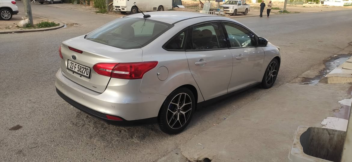 Ford Foucs 2017 SEL  
‎            ( سعری 87 وەرەقە )   
‎فۆرد فۆکس 
‎مۆدیل : 2017                                                             
‎مواسەفات : SEL 
‎٤ پستن : مەکینە ٢٠
‎سیلاد ، شاشە گەورە بیلاد ، ناو لید 7 ڕەنگ بیلاد 
‎حەساس و کامیڕا ، سوکان ڤۆلیۆم ، 
‎دەبل گێڕ : عادی ، تۆماتیک ، سپۆرت 
‎ئەرباگ : بیلادیە نەتەقیە 
‎دوو پارچەی سبوخ ( چاملخ ، بۆنید ) 
‎یەک ساردە کوتی هەیە 
‎320 هەزار غرامەی لەسەرە 
‎سەنەوی بەسەر چووە 
‎       (ڕەقەم تەلەفۆن:  *********** )     
‎ڤایبەر وەتسئاپ    
‎شوێن هەولێر 
‎1FADP3H20HL248320 أربيل, العراق
