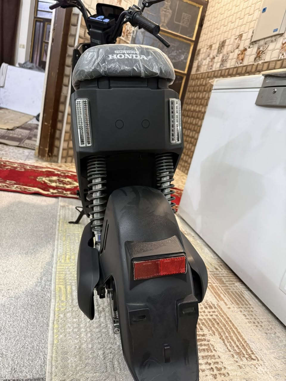 السلام عليكم
دراجة هوندا S08ليثيوم للبيع 
جديدة مشحونة مرتين وجميع ملحقاتها موجودة

سرعة / 45

الدراجة نظيفة . نظافتها 100/100

السعر1100000 مليون ومية الف 

للاستفسار واتساب / ***********
