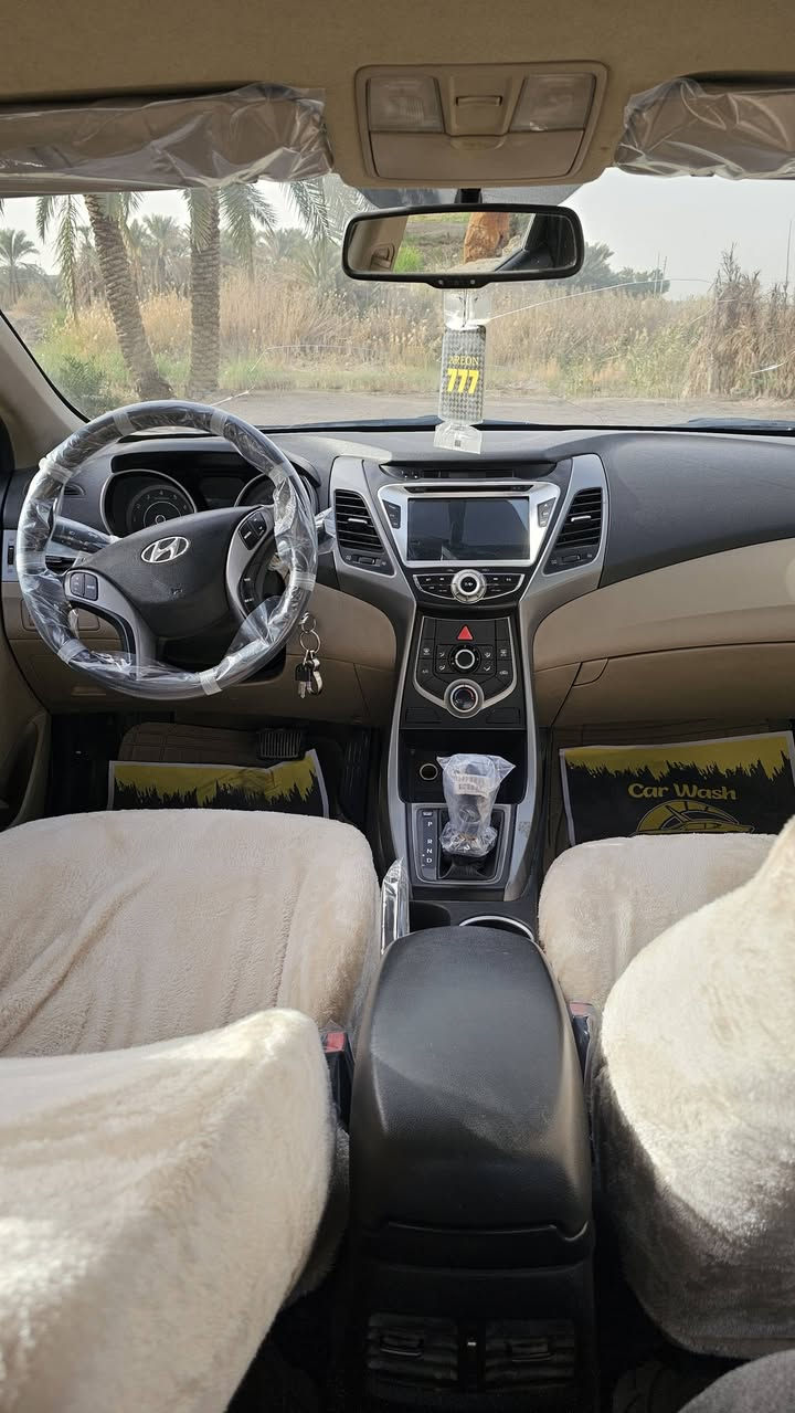 النترا خليجية 2016
محرك 2000 دوش
نص فول شاشه تحكمات ستيران 
تبريد قطعتين 
ويل اكروم 
ضرب جاملغ أمامي وبارد في الجنطه 
السعر 128 
مكان السماوه ***********
