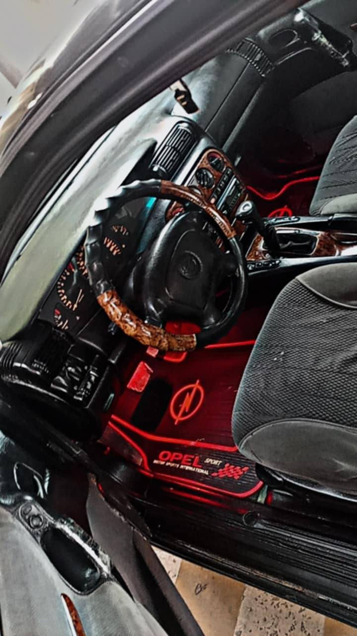 السلام عليكم  اوميكا بزون موديل 94 فول والحد على واحد مكينه 20 مكينه وكير شرط رقم نينوى دولي بسمي 
مبدل سستم ومصبوغ الصقف والجاملقات جماليه 
سياره جديده مال بيت مكان السياره موصل اجانب الايمن حي العامل السعر 43 وبيها مجال بصيط *********** بي وتس اب ***********
