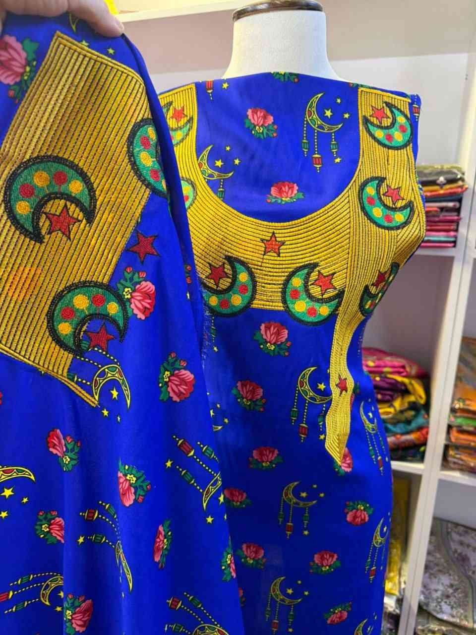 ترند المخور لرمضان 2026😍
مخور خاامه كريب مشغول تطريز الصدر واليد مكينة تطريز متوفر موديلين ....

بدووووون شال

غيييير مخيط

حجم قطعة الام 4 متر 
البنت عرض متر  والطول 130

التجهيز يكون مشكل 

سعر درزن الام 🛑 170 ألف🛑

سعر درزن البنت🛑 145ألف 🛑


**إذا كنت صاحب هذا الإعلان وتريد حذفه لأي سبب، رجاءا أرسل رسالة إلى الدعم الفني**