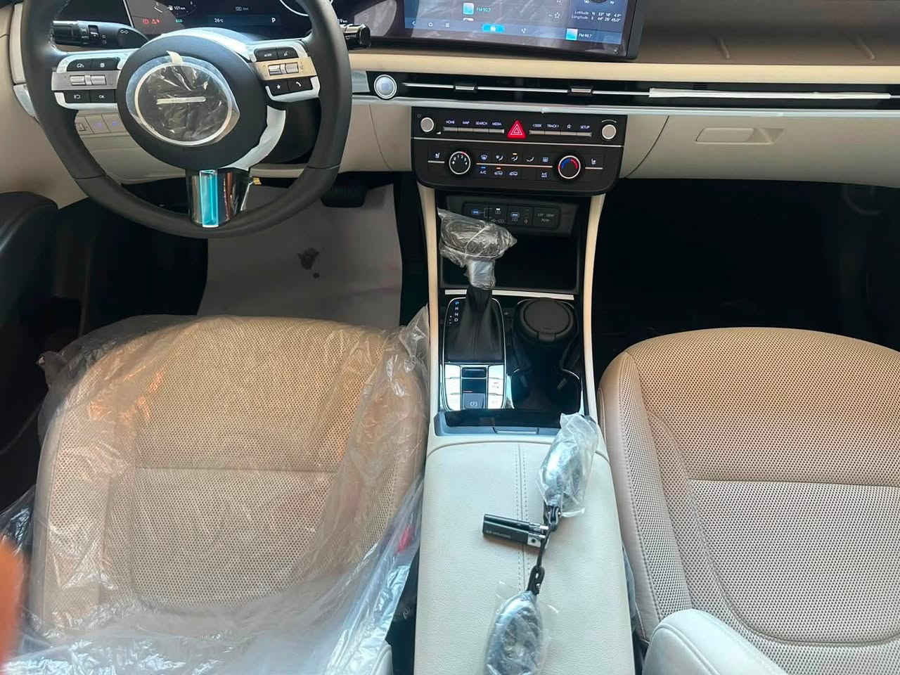 🚘 تم وصول وجبة جديدة 🚘
هونداي توكسان
📅 موديل 2025
✨ زيرو صفر

🔥 عرض خاص لمدة 3 أيام فقط 🔥
💰 أسعار تنافسية

📌 مرقّم وجاهز
📄 رقم أربيل الدولي الجديد
🎁 وكالة + تحويل + عقد مجاناً

🔧 المواصفات:
• شاشة
• كاميرا
• كشنات كهرباء وتبريد 
• بردات
• كير 2000
• ناقل حركة AT – 6 سرعات
• حساسات أمامية وخلفية
• لايت LED
• تحكم ستيران جهتين + أوامر صوتية
• مرايا شفط
• بصمة
• تشغيل عن بُعد
صندوق كهرباء 
ويل 19 كبير 
📍 المكان: بغداد – الكرادة

📞 للاستفسار ***********

