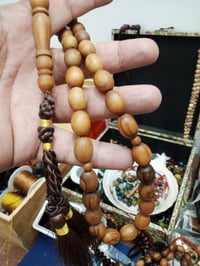 مسبحة من خشب الزيتون ٣٣ حبة بسعر ١٠ ألاف دينار  تواصل خاص واتساب ٠٧٧٦٨...
