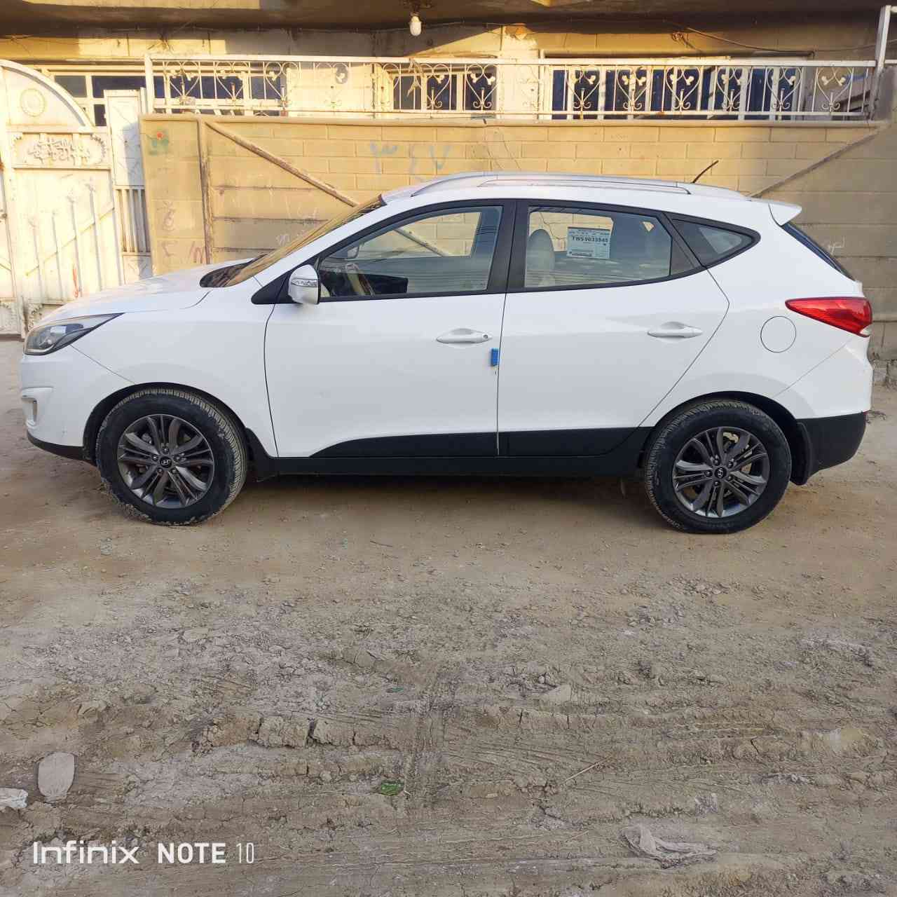 السلام عليكم سياره للبيع توسان موديل ٢٠١٥ خليجية محرك ٢٠٠٠ سياره جديده بسمي سونار موجود بالنشر اتصال على الرقم *********** مكانها سياره بغداد سعر ١٦٥ بيها مجال
