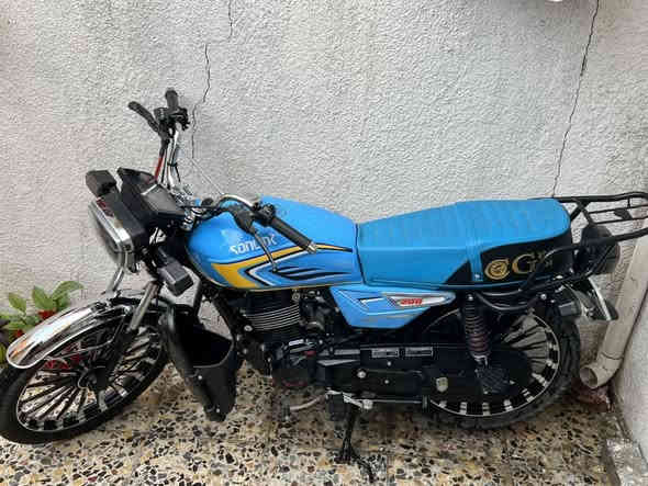 السلام عليكم دراجه للبيع موديل 2025 ضاغطه وزنجيل مابيها ارتاجاج حالها حال مكينه البوكسر الدراجه كفاله عامه زيرو ماصار شهر من اشتريتها بيها بصمتين ومفاتيح اثنين شادلها درع جديده سعرها ٩٠٠ قفل للشراي***********
