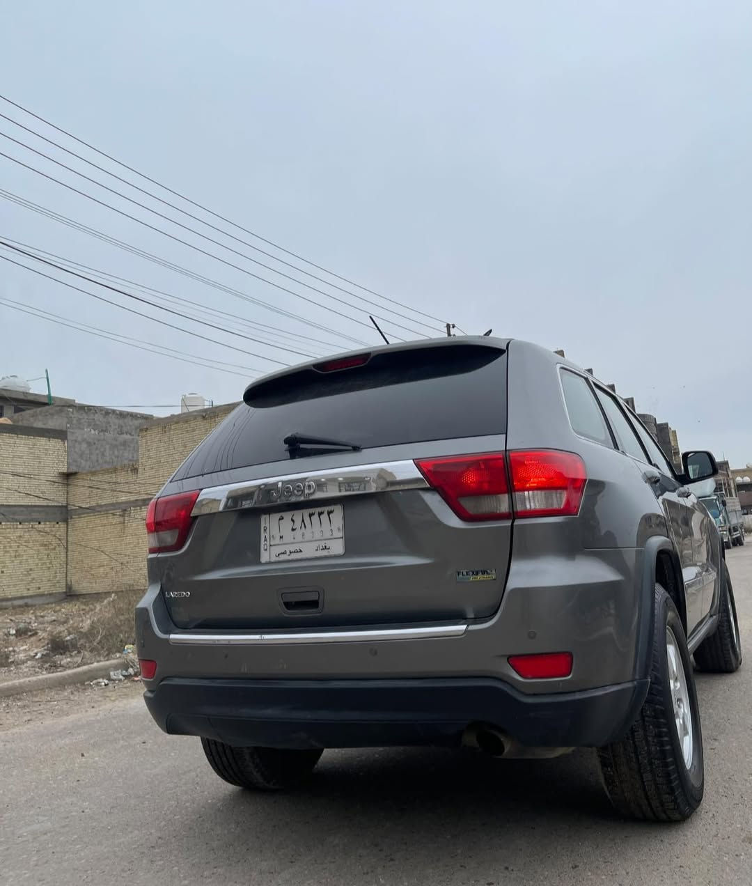 جيب امريكي موديل 2012
حادثها طخطخات بيها صبغ 6 قطع ابيعلك حزام 
لغد شاصي تكم كفاله بدون ايرباك 
مكينه 6 سلندر
مواصفات لاريدو معروفه 
بصمه دخول ذكي 
تحكمات ستيرن 
كشنات جلد احمر 
تدفئه تبريد كشنات 
شاشه كامره 
كشنات كهرباء 
قطعتين تبريد 
مرايه اوتودم معتمه 
هيترات مري جانبيه 
السياره جاهزه من كل شي 
صدر تايرات تدفئه تبريد كهربائيات كله شغال 
رقم بغداد مشروع وطني ب اسمي 
السعر ١٢٣ مجال بسيط ومستعجل وماكو جيب بهل سعر وبالعافيه ع ياخذها الي يريد يجي متواجد حاليا 
مكاني بغداد ***********
