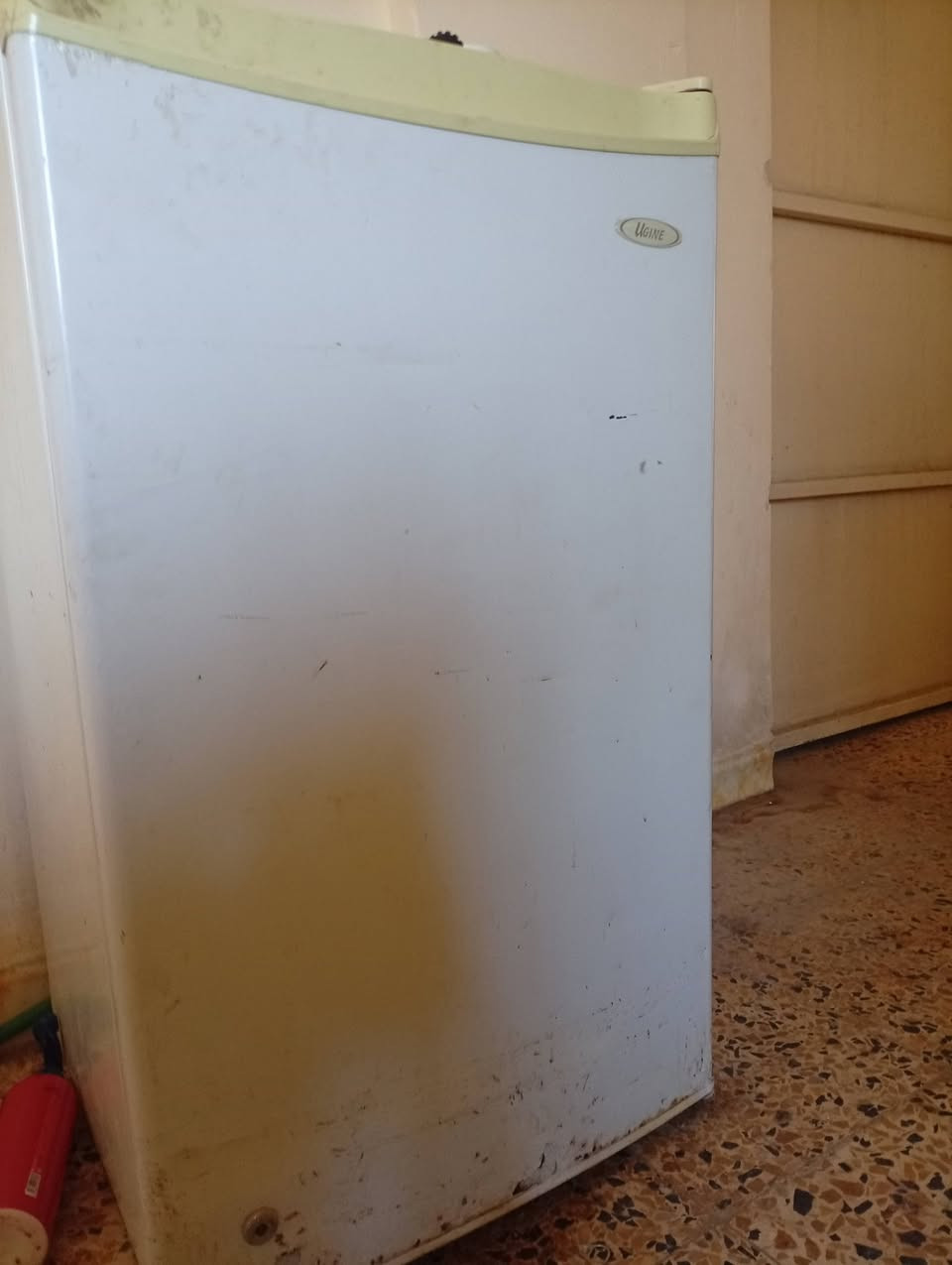 اغراض للبيع
طباخ 5 عيون + ثلاجة صغيرة +ميز بلازمة +غسالة كلهم رايدهم 120 للتواصل
 ***********
