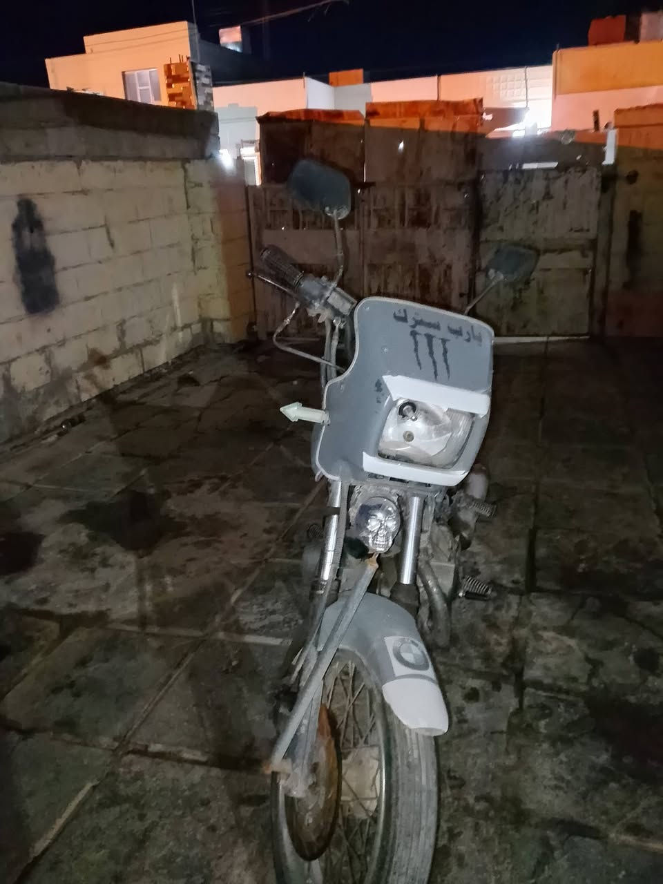 سلام عيكم موطور جاوه لبيع محرك 350cc الكهربايات كله شغاله لايت زنون عالي ناصي سعر 700 وبيه مجال لطيبين مكاني لعبيدي ***********
