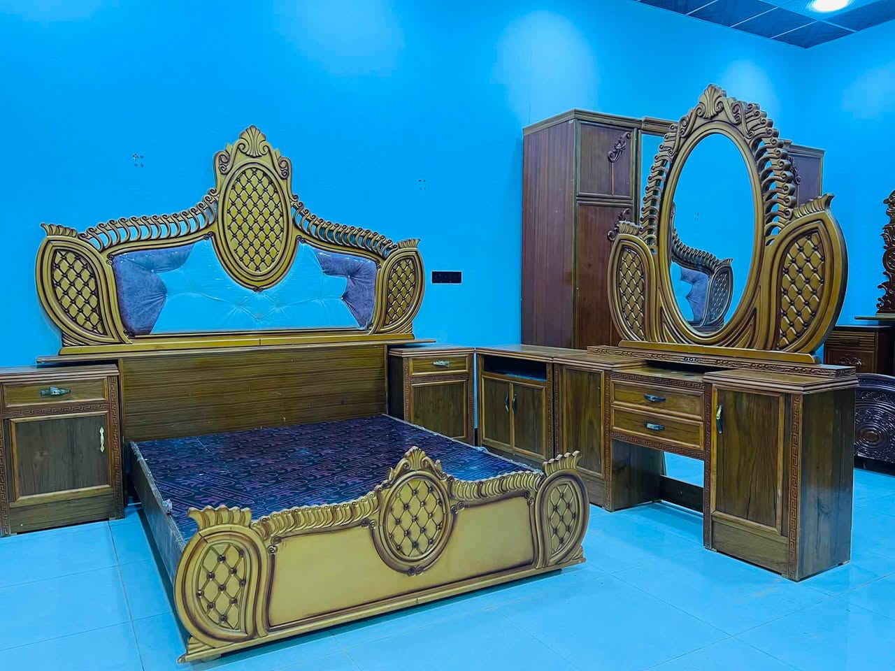 سلام عليكم يوجد غرف نوم مستخدمه شي قليل والأسعار مناسبه العنوان الرمانه يم الجسر الاستفسار ***********
