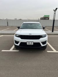 جيب كراند شيروكي لمتدد 2023  رقم بغداد  دخول جديد / شهداء بسمي / وكالة...