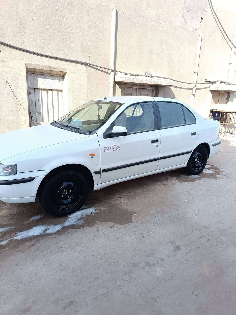 سمند ميدل 2010 رقم جديد سنويه 29 سياره مكفولة من خياس معمره محرك جديد كامل شرط فحص تبريد شغال حدايده كامله اي نقص ما بيه سياره كامله من كلشي تخم تاير لايت زنون اصلي مكاني بصره سعر 45 بيه مجال بالخدمه ***********
