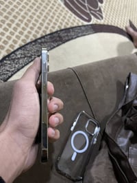 ايفون 12برو ماكس  نضافه فول وكله بلاد وما بي ولا شخط  بطاريه 77 ذاكره ...