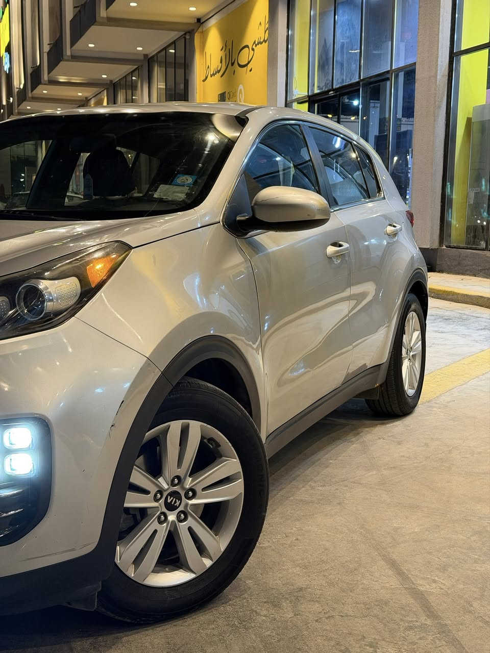 لسلام عليكم 
سبورتج 2019 
المحرك 2400cc
الوان سلفر 
السيارة ماشية ٩٦ 
بسمي تحويل ثاني يوم 
مواصفات عادية 
فول تحكم ستيرن 
كامرة دوارة 
ثلاث انضمة قيادة (سبورت ونورمل وايكو )
حادث السيارة قطعتين الجاملغ مبدل نفس الون والباب مصبوغ  بدون دواخل وبدون شواصي وبدون لغود الايرباكات سليمة غير هاذا الشي كفالة حتة الدعاميات الصدر كلش جديد 
منضومة غاز جديدة جاهزة
السيارة جاهزة ما ناقصها شي 
السيارة مكانها بغداد 
للستفسار


**إذا كنت صاحب هذا الإعلان وتريد حذفه لأي سبب، رجاءا أرسل رسالة إلى الدعم الفني**