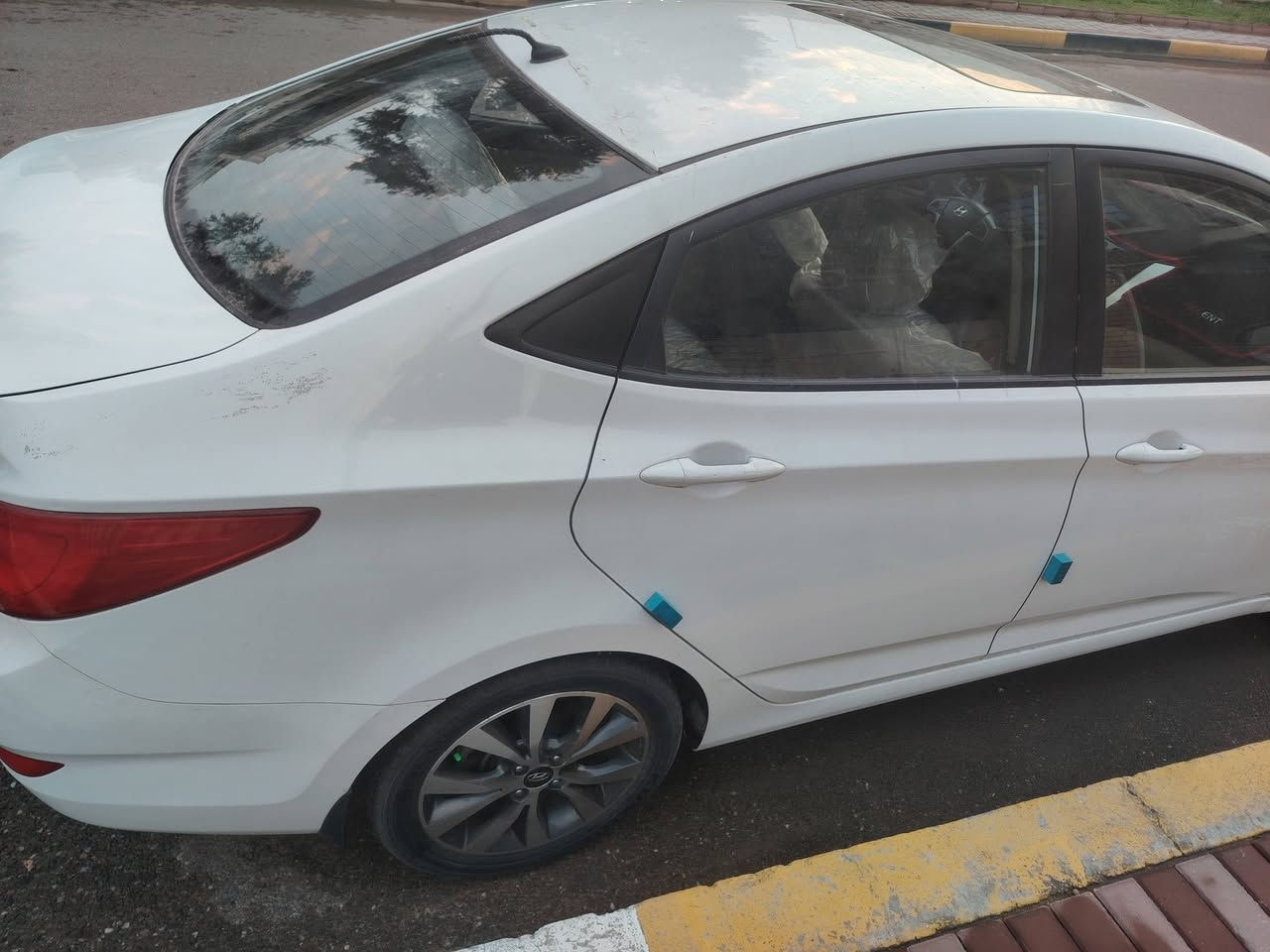 سلام عليكم للبيع فقط
اكسنت بلو خليجي
موديل 2016 
فتحه تحكم ستيرن
ماشيه ٤٠ الف 
محرك ١٦٠٠ دوش  دبل قطره
سياره كير محرك تبريد مكفولات . اي نقص مابيه لا ضربه ولا صبغ
فقط بارد بلجاملغ الخلفي. قليل 
كير محرك تبريد مكفولات تخم تاير جديد
مكاني بغداد شارع فلسطين
السعر ١١٣ ورقه 
*********** وتساب
