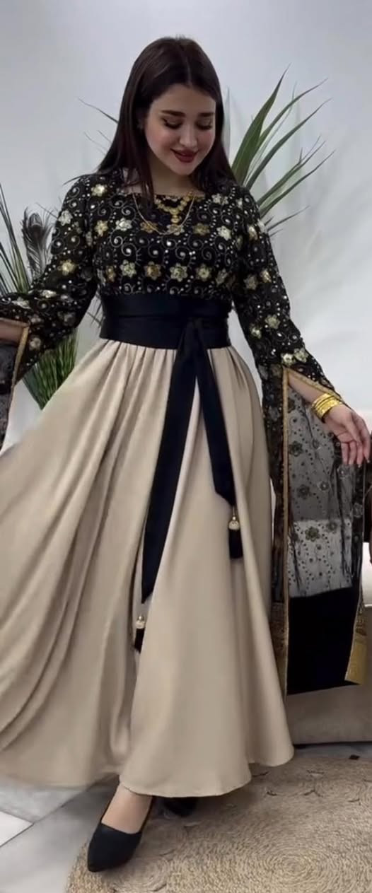 قفطان الام وبنتها صممته يم المصممة رشا    الام قياس 46-48     والطفلة عمر 8-9 سنوات


**إذا كنت صاحب هذا الإعلان وتريد حذفه لأي سبب، رجاءا أرسل رسالة إلى الدعم الفني**